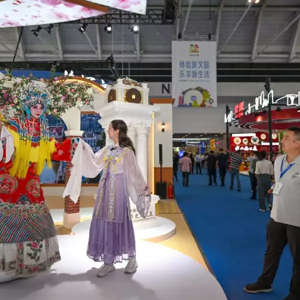 逛文展、看演出——文化引领旅游新气象