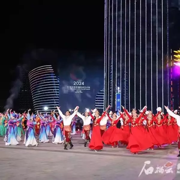 首届中国新疆民间艺术季在乌鲁木齐启动